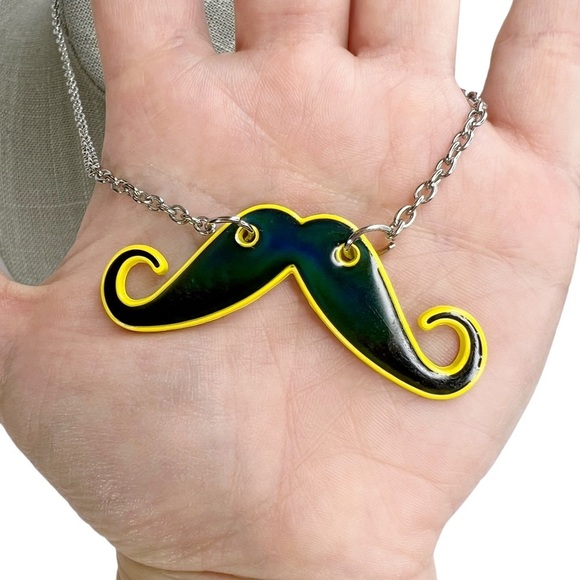 Color Mood Changing Handlebar Curly Mustache Chain Necklace - Picture 3 of 8